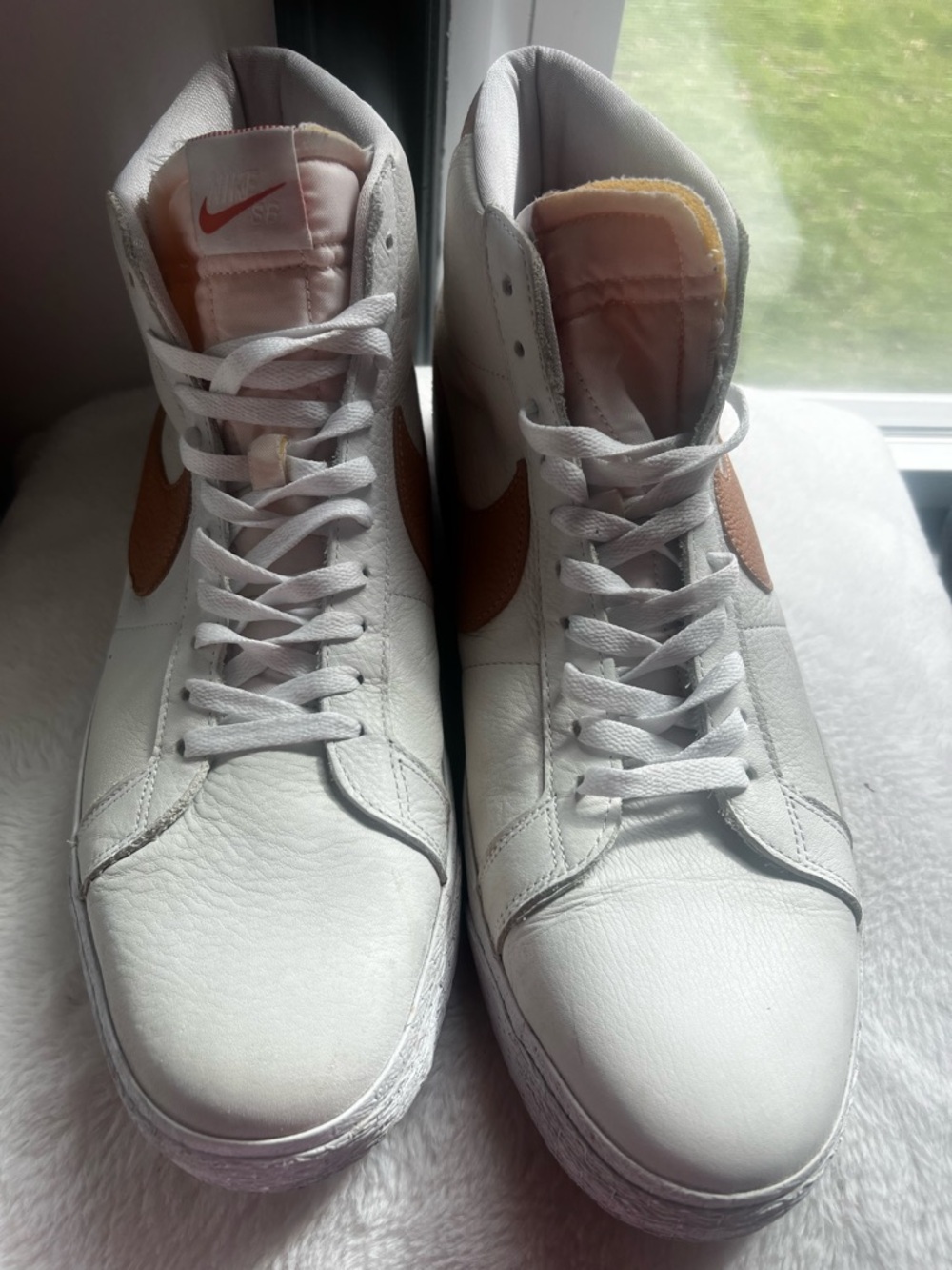 Nike Men’s White Leather High-Top Sneakers with Tan Swoosh size 15